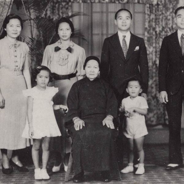 Great-Great-Grandmother-with-some-of-her-children-1937