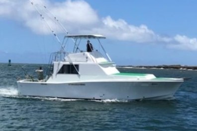 a small boat in a body of water