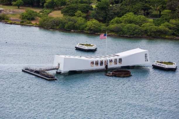 a small boat in a body of water